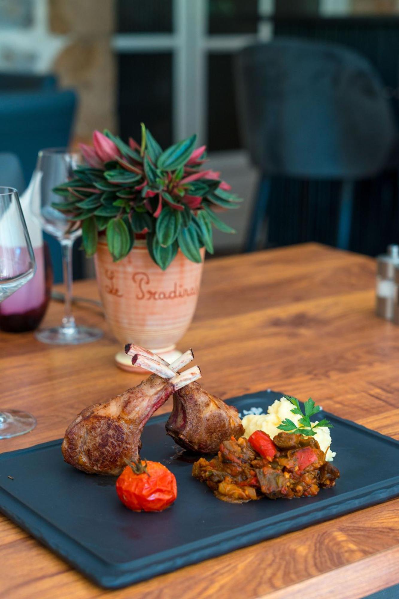 Logis Hotel Restaurant Le Pradinas Anduze Eksteriør bilde